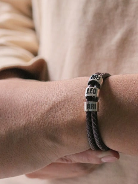 Pulsera de Cuero con Dijes Redondos