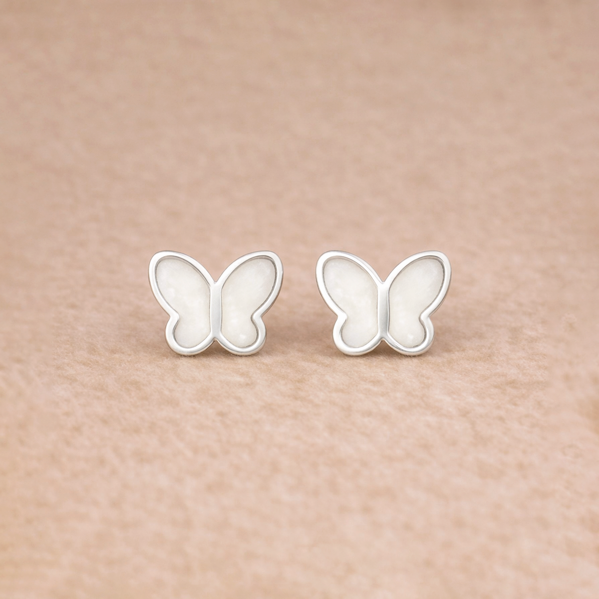 Arete Mariposa Leche Materna