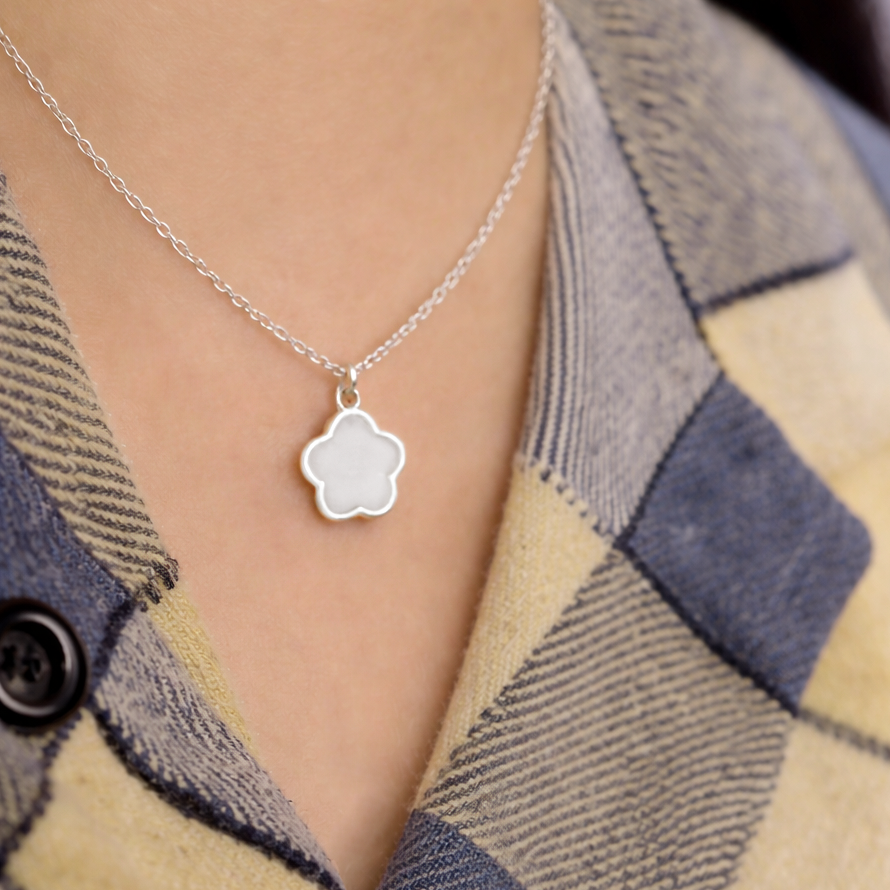 Collar Flor con Leche Materna