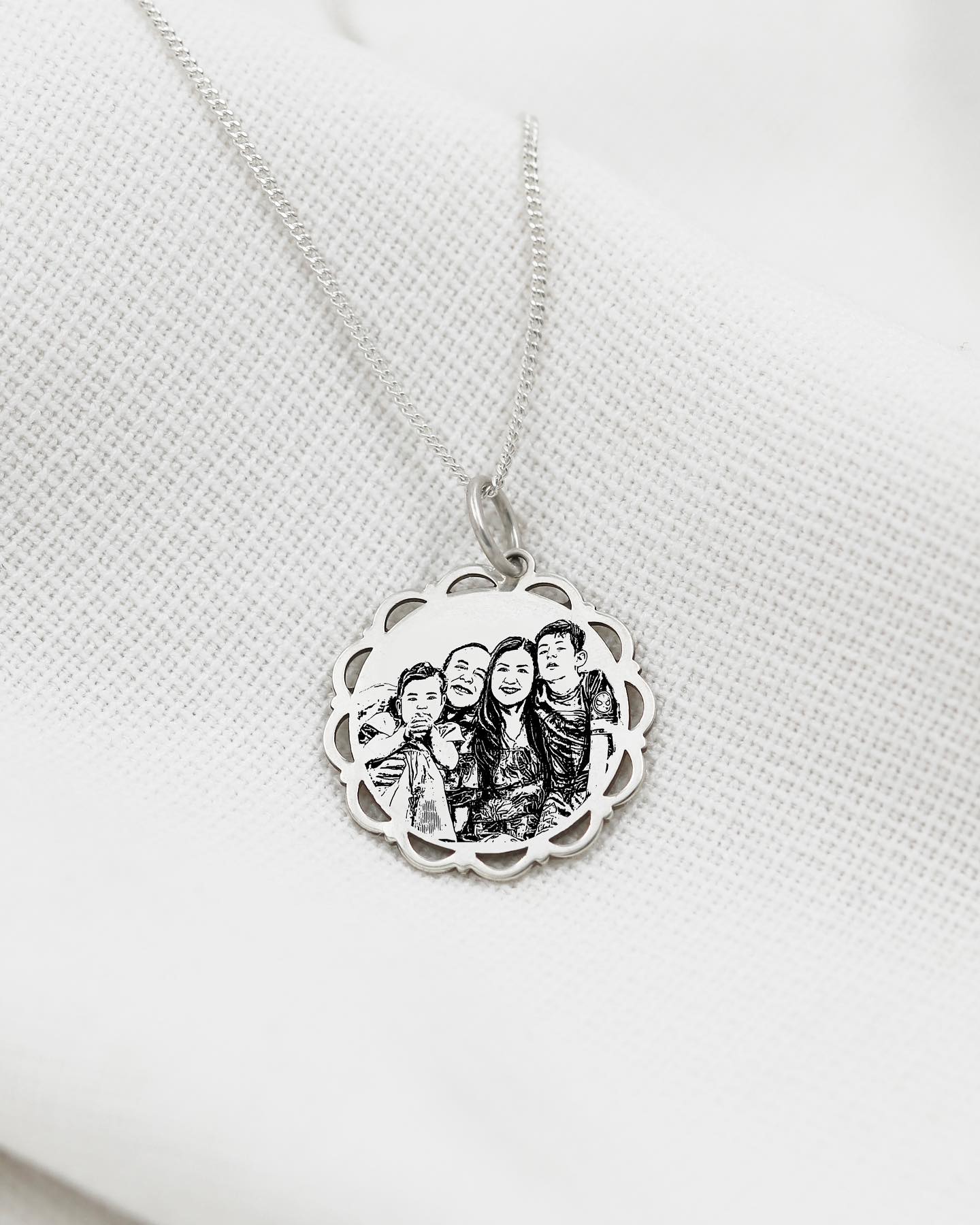 Collar redondo Blondie Retrato