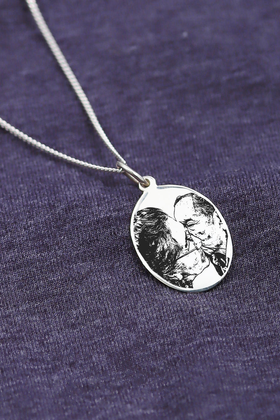 Collar Oval Dama Retrato