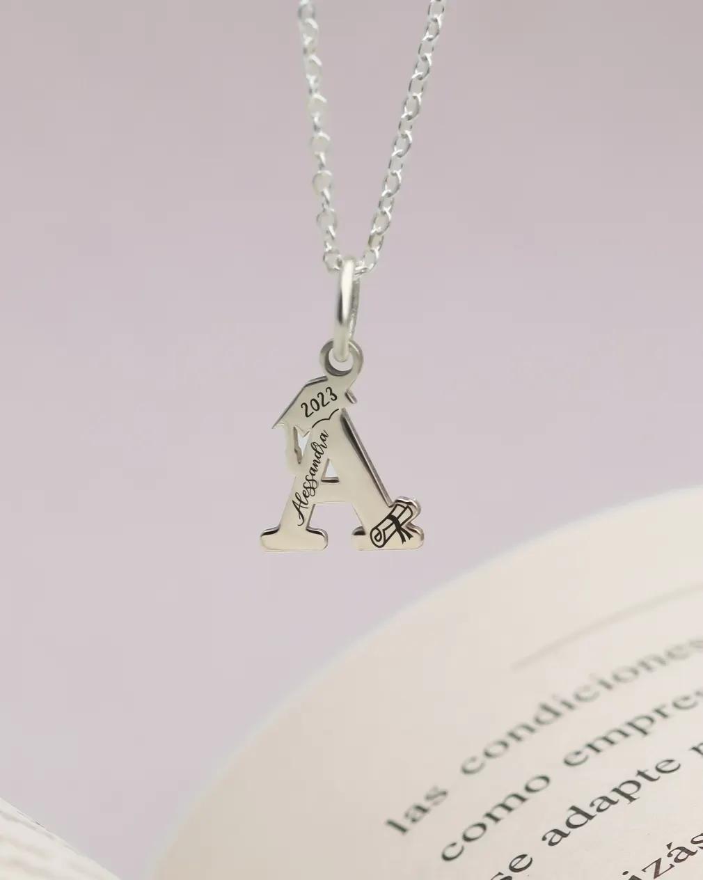 Collar Inicial graduado