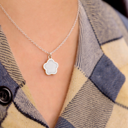 Collar Flor con Leche Materna