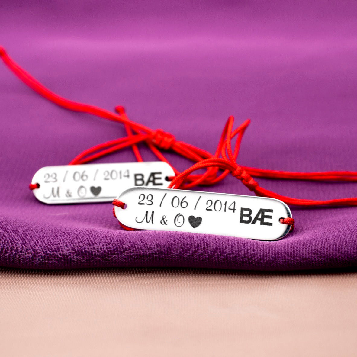 Esclavas con Hilo Rojo